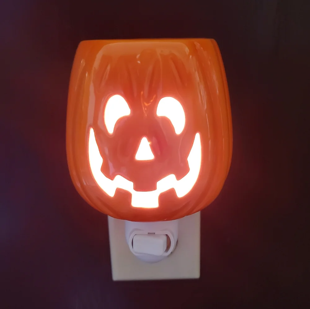 Cut it Out Scentsy Plugin Mini Warmer Pumpkin
